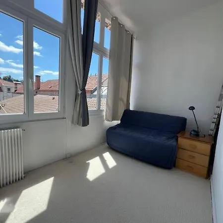 A 50m De La Apartment *